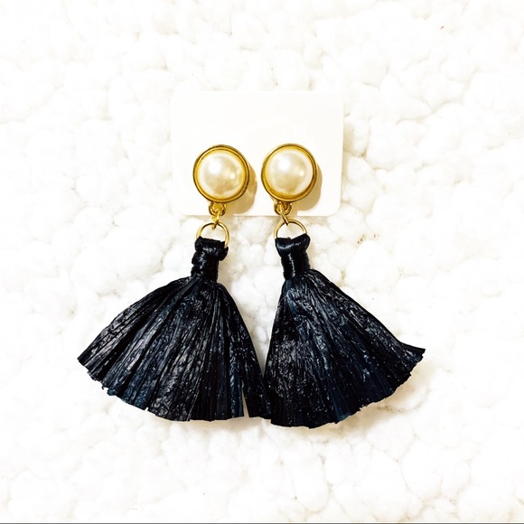 Raffia Straw Dangle Drop Pearl Earrings - Picture 3 of 5